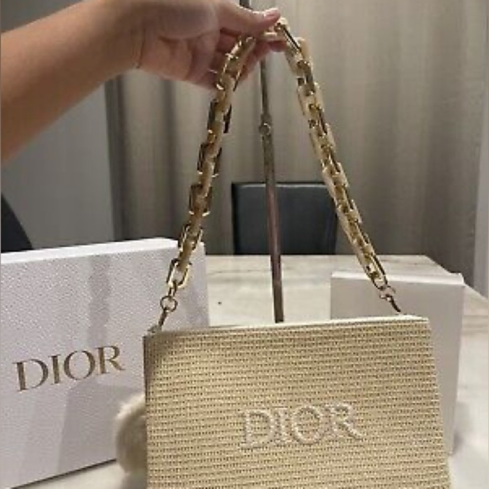 Dior Gift Set - Picture 2 of 8